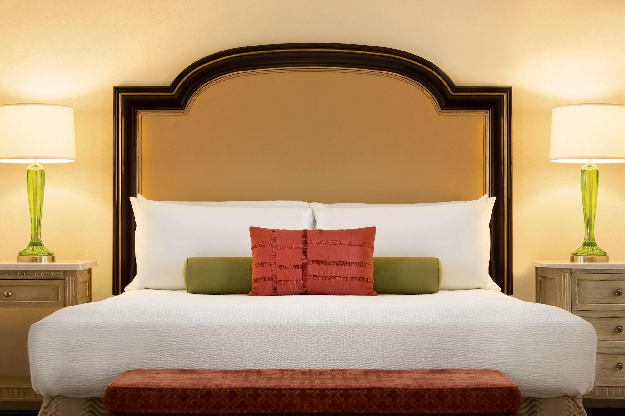 Du Pont Hotel 4*